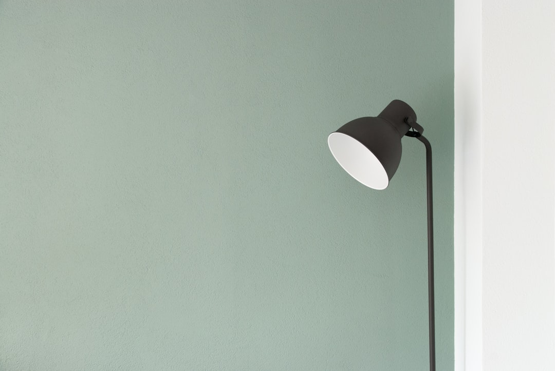The Art of Mixing Luxury and Affordability in Home Decor